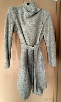 Ponúkam dva dámske kabáty - 2