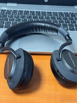 Bowers & Wilkins PX - 2