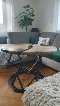 Okrúhly Orechový stôl - 2