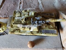 Plastové hračky tank a vrtuľník - 2
