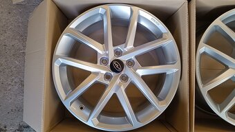 R18 5x114,3 mm BORBET strieborné KIA - 2