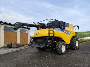 New Holland CR 8.90 - 2