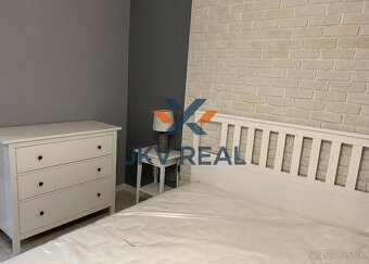 Ponúkam na predaj krásny moderný 2 izbový byt v Komárne - 2