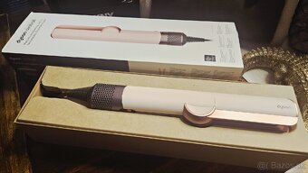 "Žehličkofén" na vlasy Dyson Airstrait™ - 2