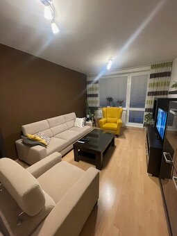 Na predaj 3. izbový byt s dvomi loggiami v Malackách. - 2