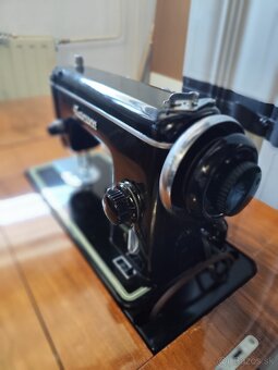 Predám starožitný šijací stroj - 2