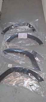 Ochranné lemy blatníkov originál. - 2