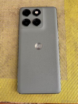 Motorola Edge 60 Pro - 2