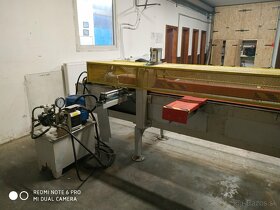 automatizovaná fréza na výrobu KVH - 2