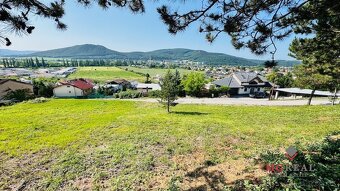 Na predaj slnečný stavebný pozemok 631 m2 v Partizánskom – č - 2