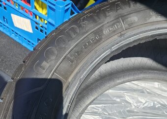 Predam zimne pneumatiky Good Year 235/55R 18 - 2