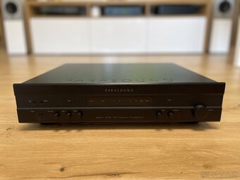 Parasound Model 2100 - 2