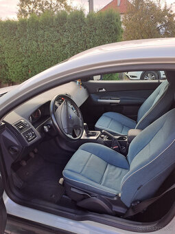 VOLVO C30 1,6 benzín - 2