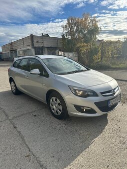 Opel Astra J Sports Tourer - 2