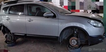 Nissan Qashqai 2.0 2013 predám DVERE, KAPOTA, MOTOR MR20 - 2