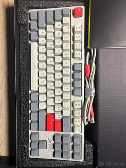 Mechanická klávesnica XTRFY K4 TKL RGB - 2