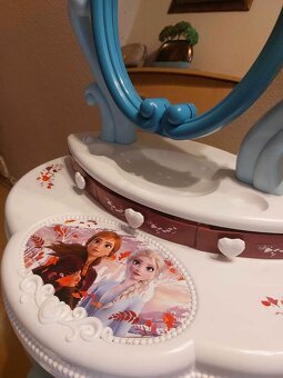 Kozmeticky stolik FROZEN - 2