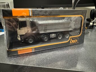 Tatra Phoenix 2016 8x8 sklápč - 1:43 - IXO - 2