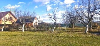 POZEMOK NA VÝSTAVBU RD V OBCI ZÁMUTOV, 1690 m² - 2