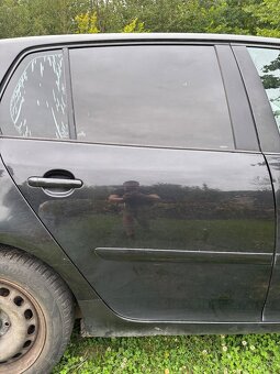 Zadné dvere Volkswagen Golf 5 čierna metalíza - 2