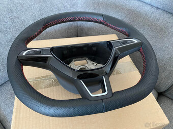 Nový originálny zrezaný trojramenný MF volant Škoda červená - 2