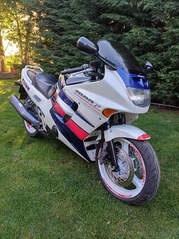 Honda CBR1000F - 2