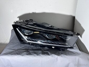 Škoda Superb 4 pravý matrix - 2
