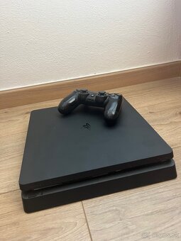 Playstation 4 slim - 2