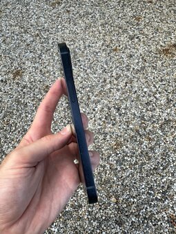 iPhone 13 - baterie 100% - 2