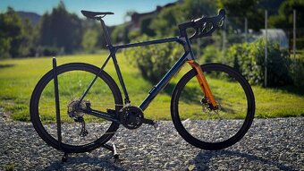 Orbea TERRA M30TEAM bicykel, blue carbon view/leo orange - 2