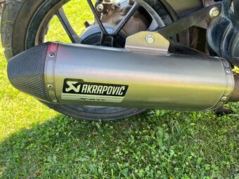 Aprilia SR125 Motard - 2