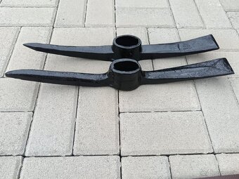 Predám kotlík na guláš + trojnožku, pílka na ytong, krompáče - 2