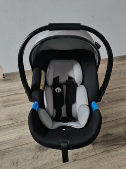 Autosedačka/vajíčko Petite&Mars - 2