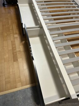 Predám Posteľ v dobrom stave s výsuvnými šuplíkmi - 2