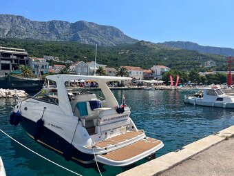 Kajutová loď Regal Commodore 2665 - 2