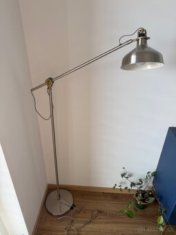 Stojaca lampa RANARP – strieborná (IKEA) - 2