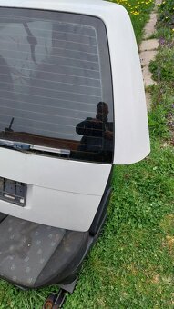 VW  Golf 4 kufrove dvere piate - 2