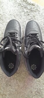 Predám takmer úplne nové tenisky NIKE - 2