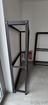 Regál, polica na kvetináče - 2