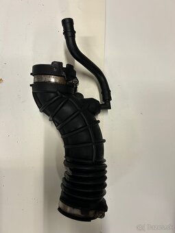 Vzduchové potrubie RENAULT 8200937822 - 2