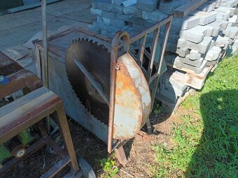 Cirkulár a štiepačka dreva - 2