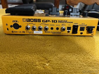 GITAROVÝ MULTIEFEKT a SYNTH/ AUDIO MIDI prevodník BOSS GP 10 - 2