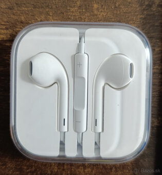 Apple iPhone SE 2016 - 2