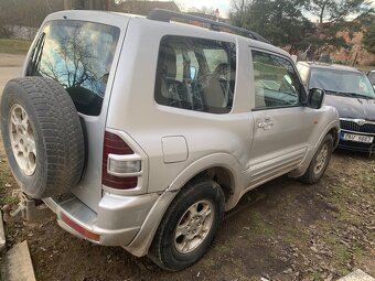 Mitsubishi Pajero 4x4 - 2