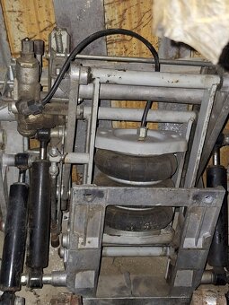 Vzduchová sedacka  tatra, liaz - 2