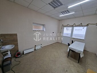 Exkluzívne – Na predaj obchodný priestor v Lubeníku - 2