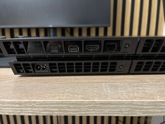 Sony Playstation 4 - 2