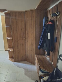 Skriňa s vešiakmi do chodby - 2
