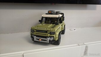 LEGO Technic Land Rover Defender 42110 - 2