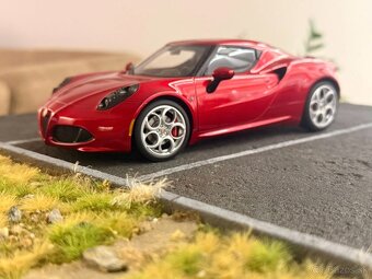 1:18 2013 ALFA Romeo 4C - AUTOart - 2